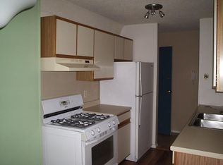 123 Regency Park Dr, Agawam, MA 01001