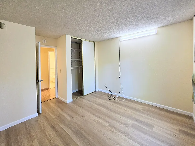 4960 Conway Ter — Photo 10