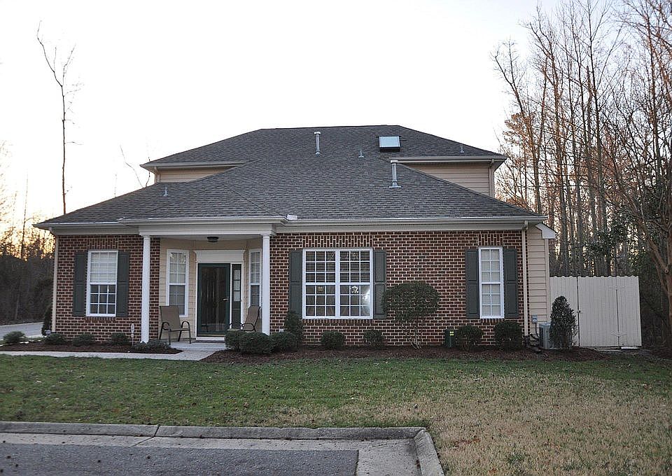 2nd image of 5845 Trowbridge Ct