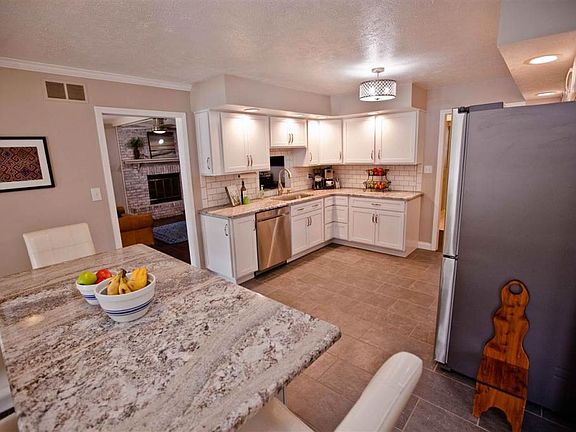 4th image of 5219 Breeze Wood Dr