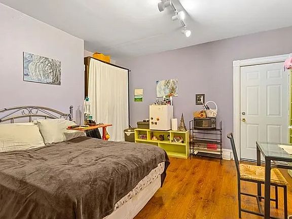 2nd image of 176 Branch St