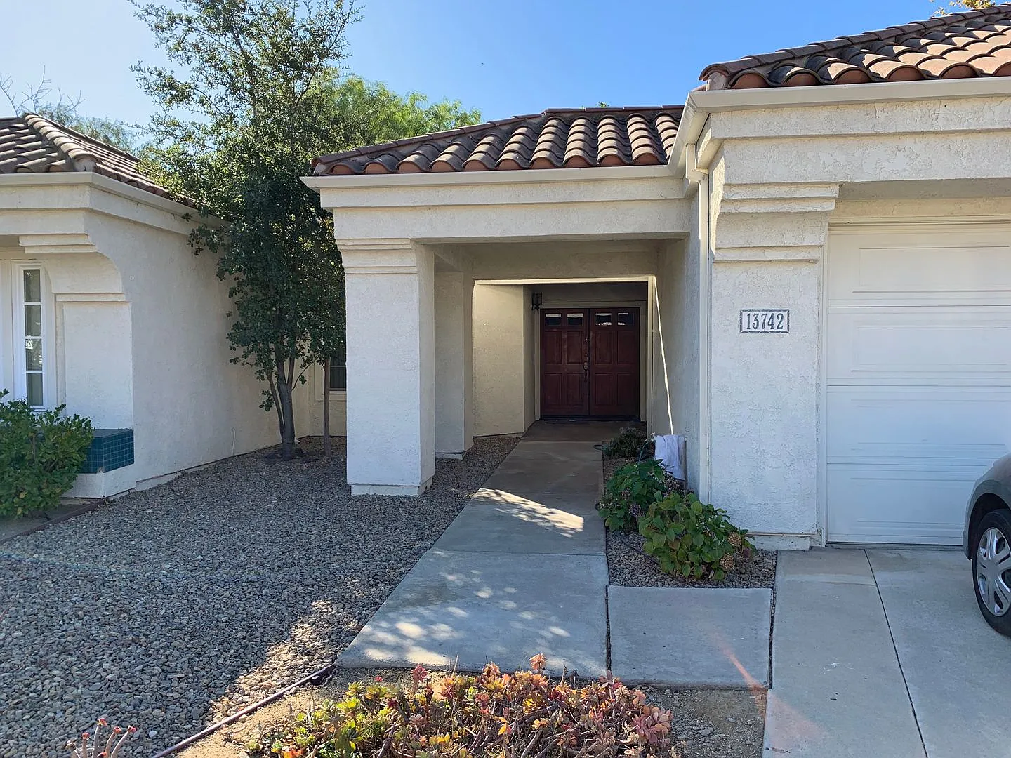 Beautiful One Story Home in Nice Moorpark Neighborhood — Photo 2