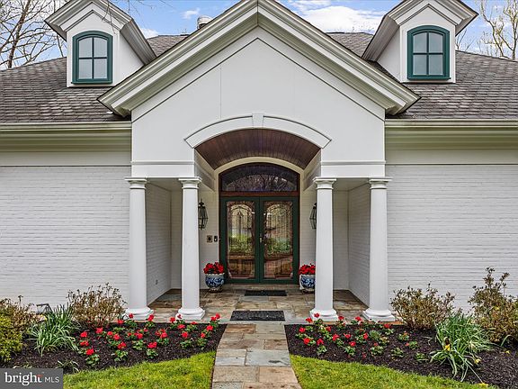 4th image of 4074 Rosamora Ct
