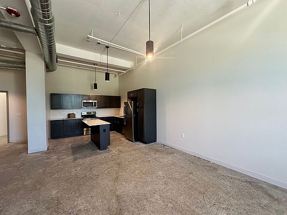 5th image of 950 Broadway St #201