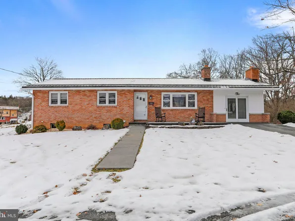 540 3rd St, Romney, WV 26757