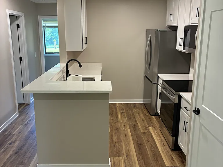 212 E Chimney Hill Dr — Photo 1