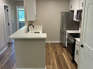 212 E Chimney Hill Dr, Dewitt, MI 48820
