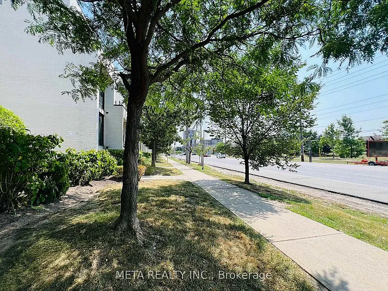 138 Widdicombe — Photo 2