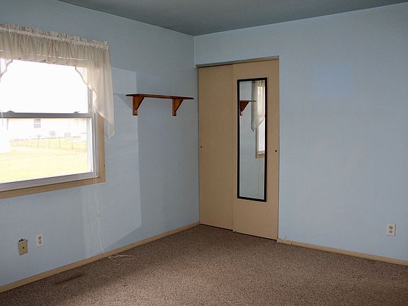 5th image of 464 Karen Dr