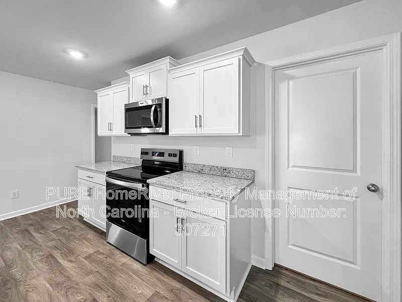 5 bed, 3.0 bath, 2361 sqft, $2,175 — Photo 4