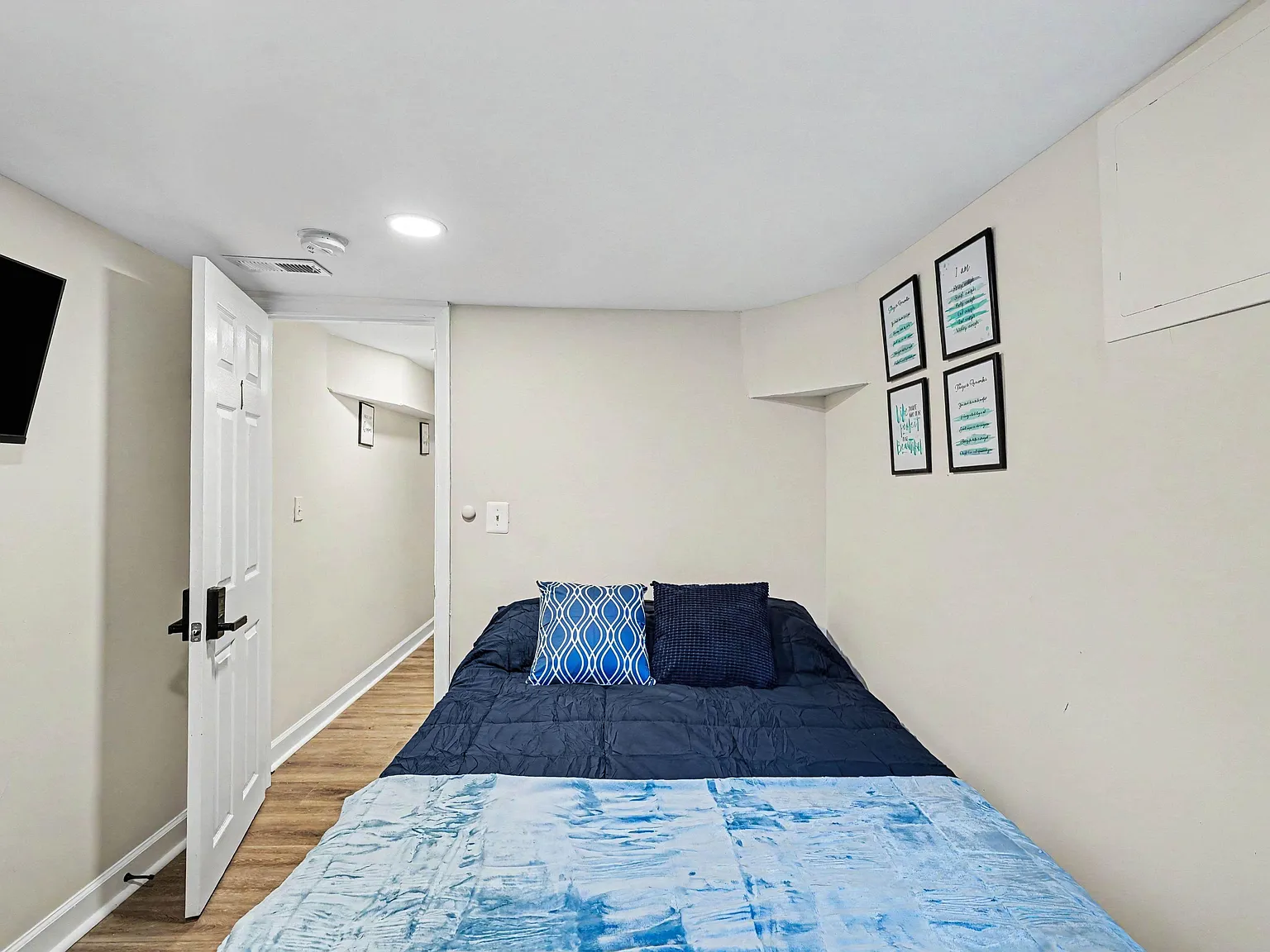 4 bed, 3.0 bath, 1600 sqft, $866 — Photo 2