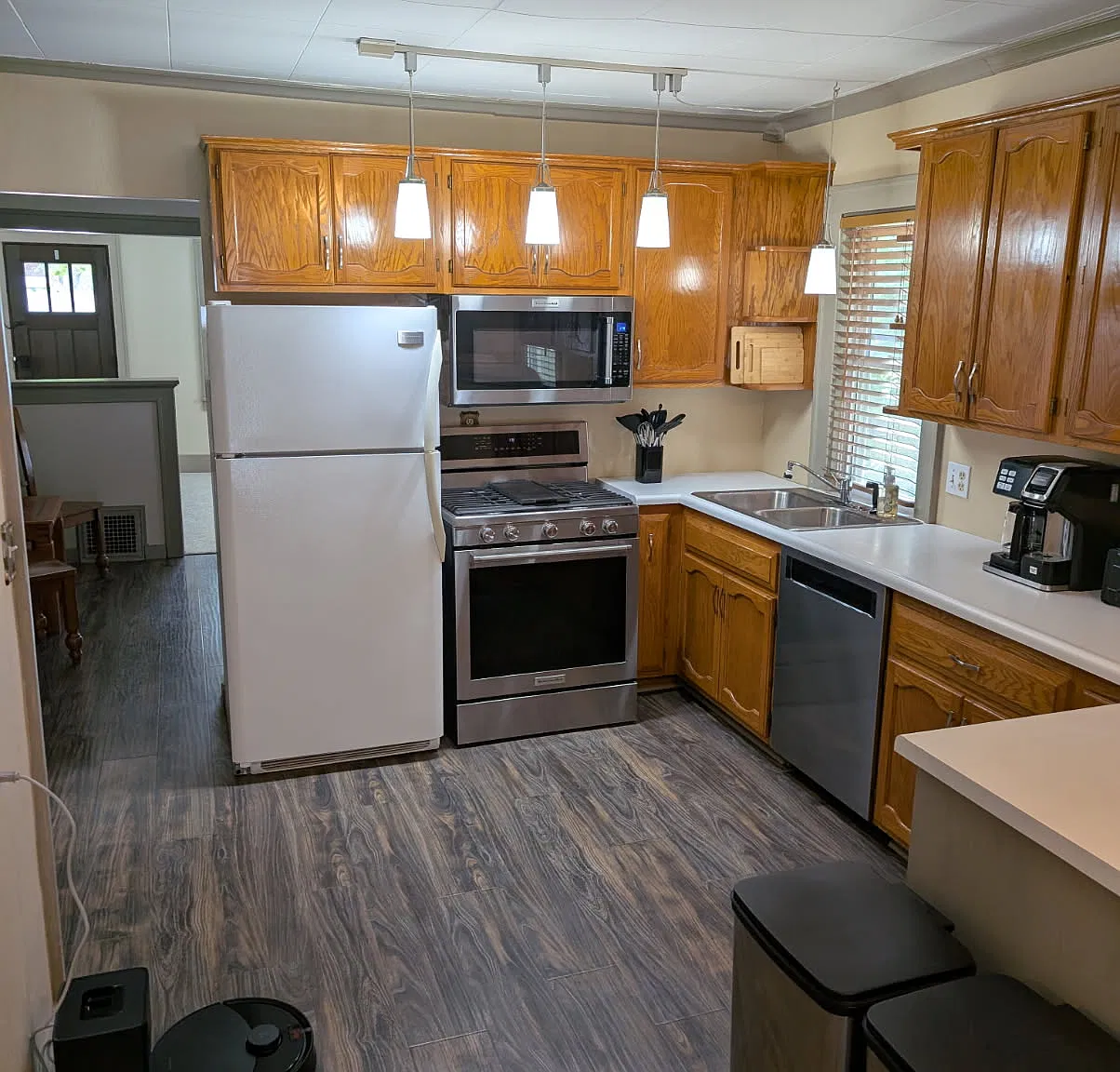1809 S Summit Ave — Photo 2