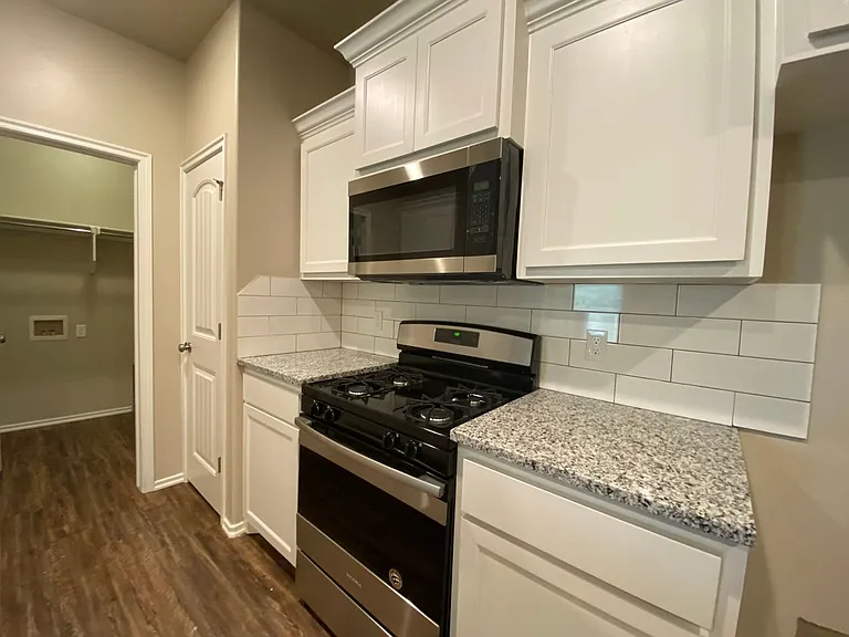 5220 Oakwood Villas Ct — Photo 10