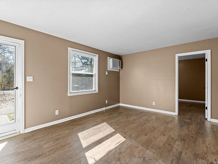 1908 Batts Ln — Photo 4