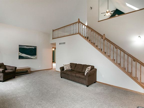 3rd image of 2753 Holly Ct NW