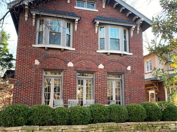 7118 Pershing Ave, Saint Louis, MO 63130