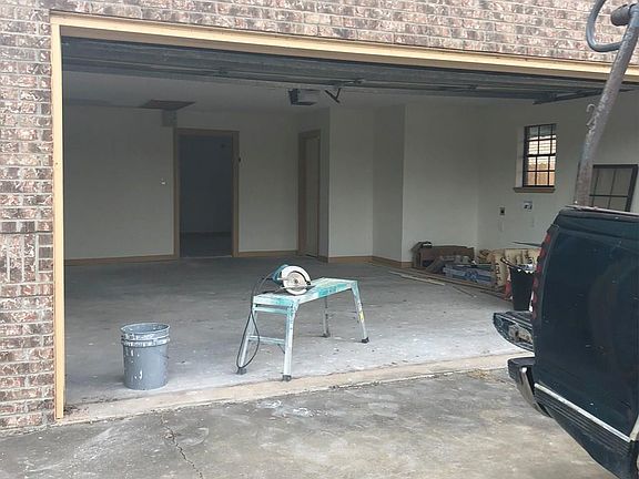 2nd image of 1027 W Hidalgo Ave