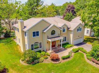 160 Convent Rd, Syosset, NY 11791