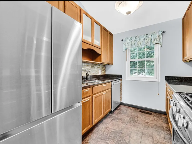 1745 Bucknell Ct — Photo 2