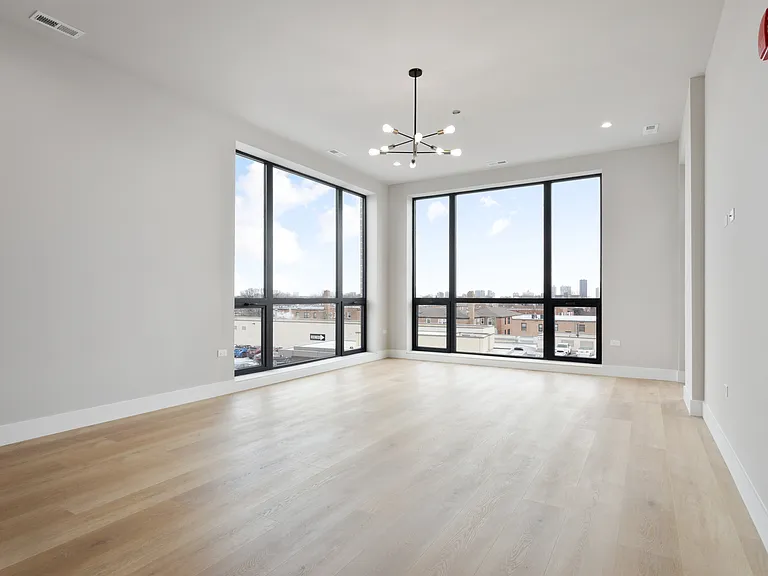 2505 W Farragut Ave #407 — Photo 3