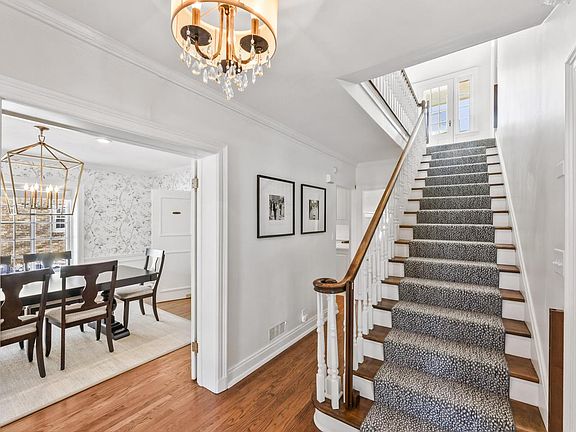 4th image of 4400 N Wildwood AVENUE