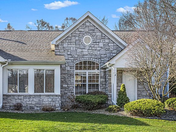 3rd image of 150 Ashton Lake Dr