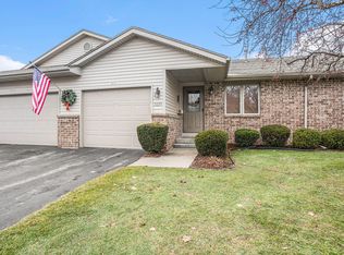 1035 Country Gdn NW, Grand Rapids, MI 49534