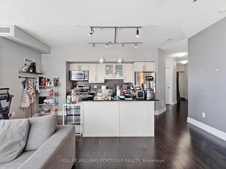2191 Yonge St #4111 — Photo 9