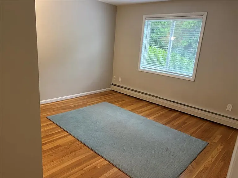 81 Lionel Ave #C — Photo 6