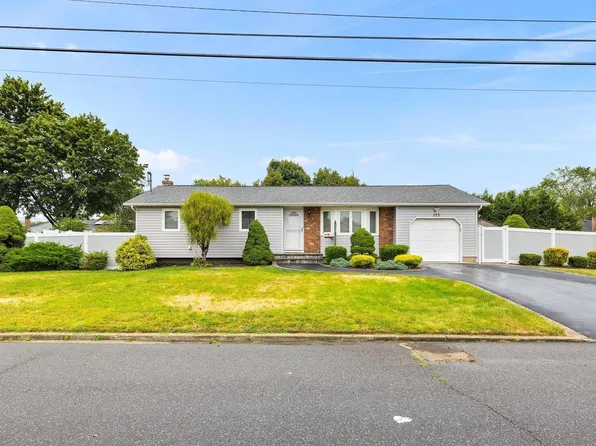 173 Osceola Avenue, Deer Park, NY 11729