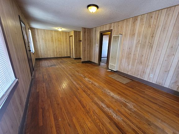 4th image of 610 W 14th St