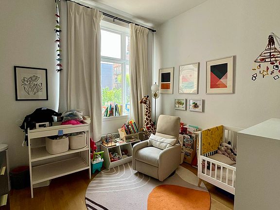 5th image of 156 Hope St APT 4F