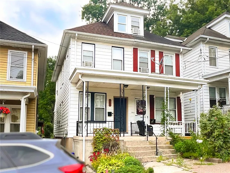 708 Pardee St — Photo 1