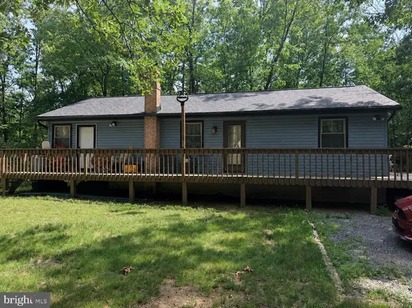 756 Greenwoods Dr, Berkeley Springs, WV 25411