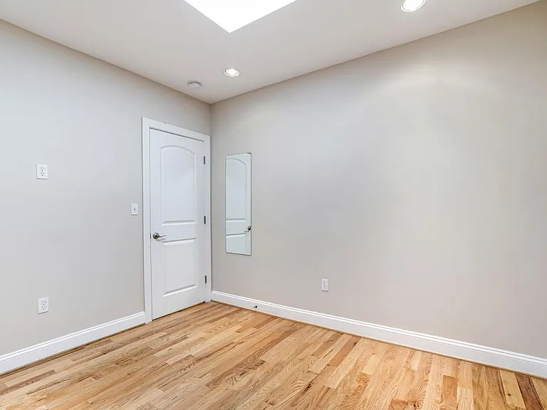154 T St NE #2 — Photo 8