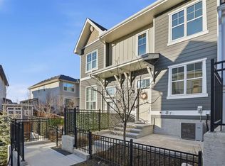 812 W Cranbrook Walk SE, Calgary, AB T3M 2V5