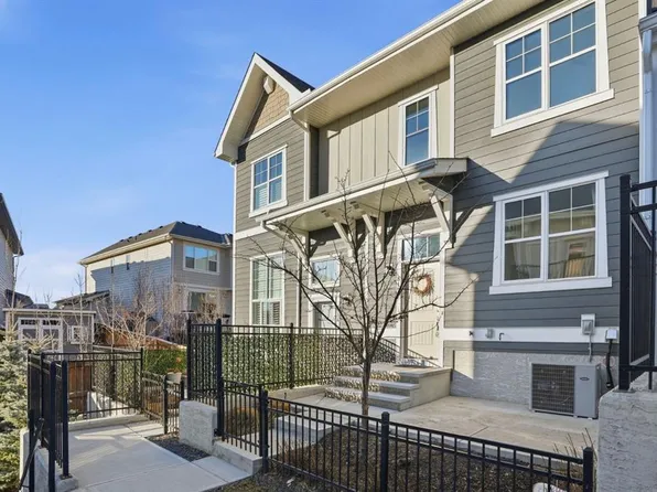 812 W Cranbrook Walk SE, Calgary, AB T3M 2V5