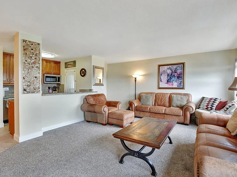 2555 NE 11th St #Penthouse 09 — Photo 8
