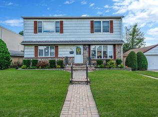 601 Bernice Rd, Franklin Square, NY 11010