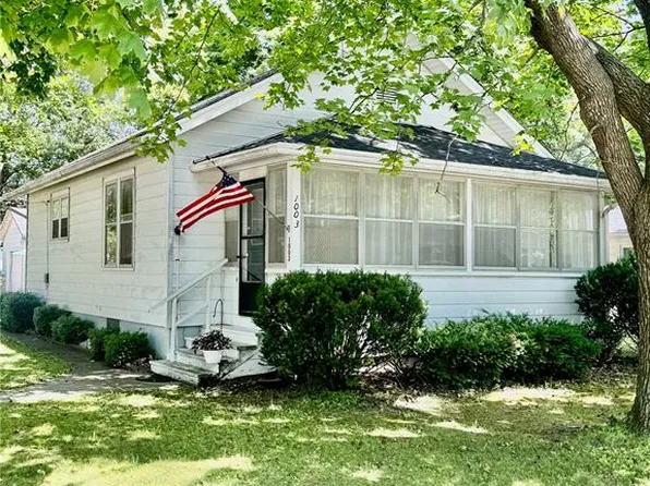 1003 E College Ave, Greenville, IL 62246