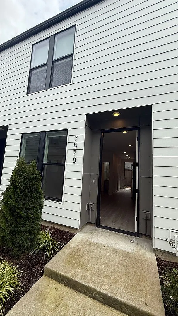Emerald Townhomes — Photo 2