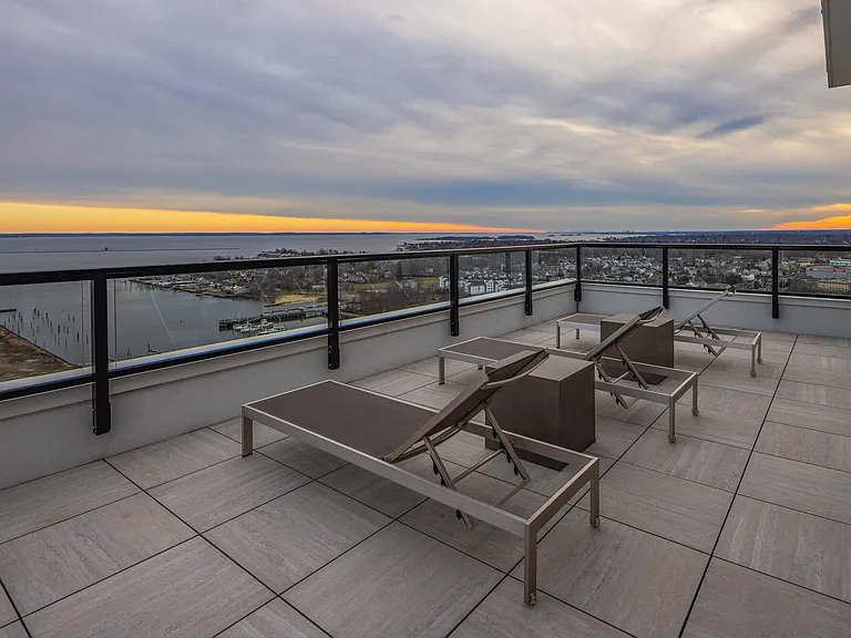 880 Pacific St — Photo 35