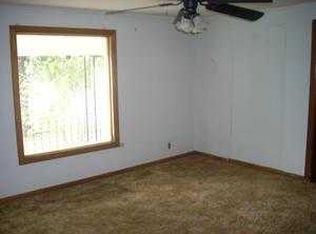 803 S 3rd St, Ponca City, OK 74601