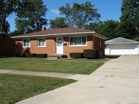 2nd image of 631 Lynne Ave