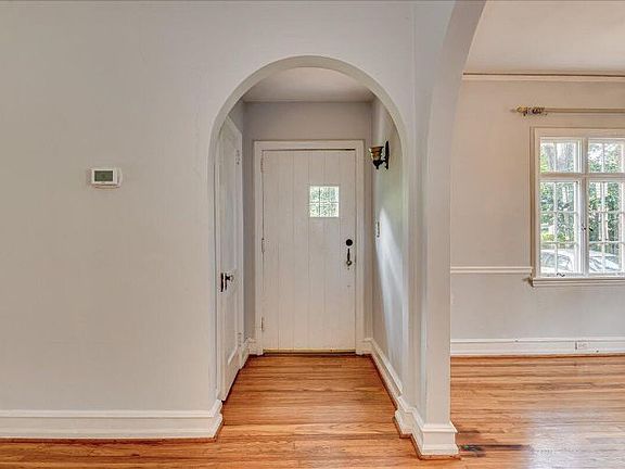 4th image of 2513 Henry St