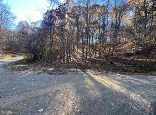 Runaway Ct, Berkeley Springs, WV 25411