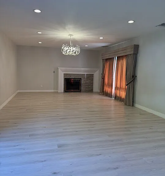 221 N Bowling Green Way — Photo 13