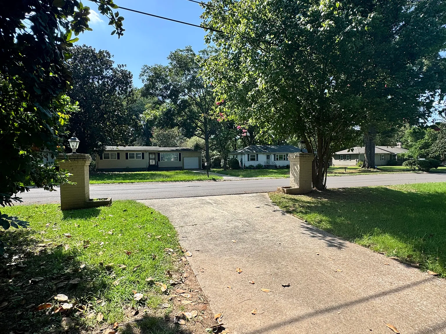 3 bed, 1400 sqft, $1,500 — Photo 2