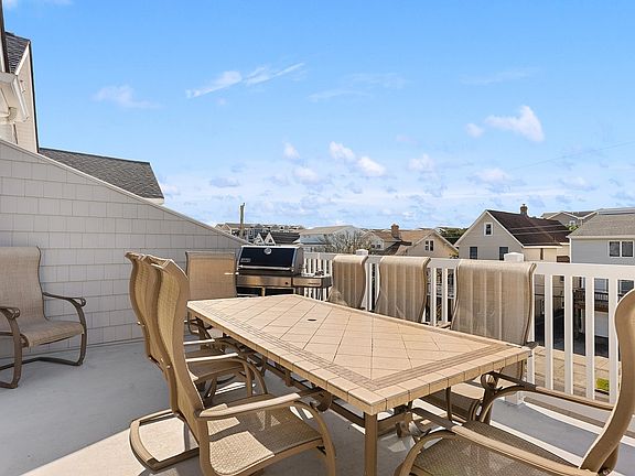 5th image of 139 46th St W #Sea