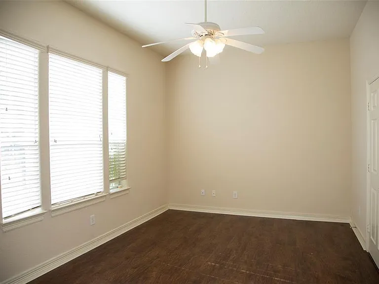 2032 Cork St — Photo 12